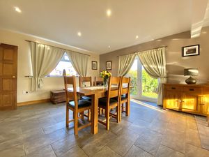 Living Kitchen/Diner- click for photo gallery